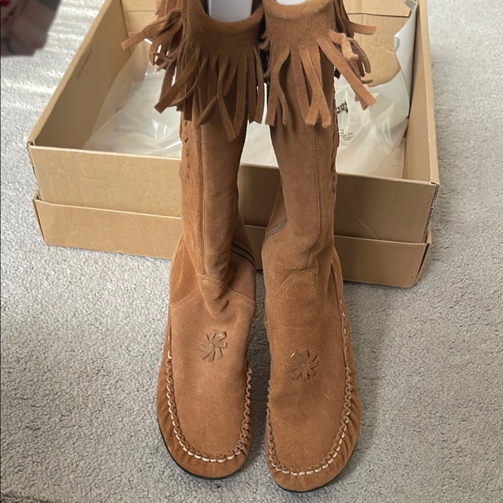 Vintage Bronx Tan Suede fringe moccasin boots with kitten heel size 7 made in 🇧🇷